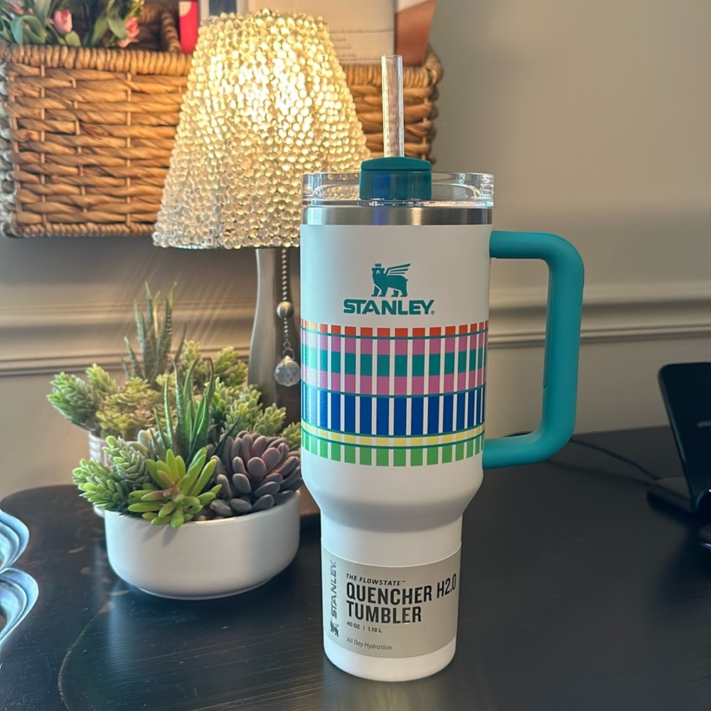 Stanley Target Limited Edition 40oz Flowstate Quencher H2.0 - Summer Plaid